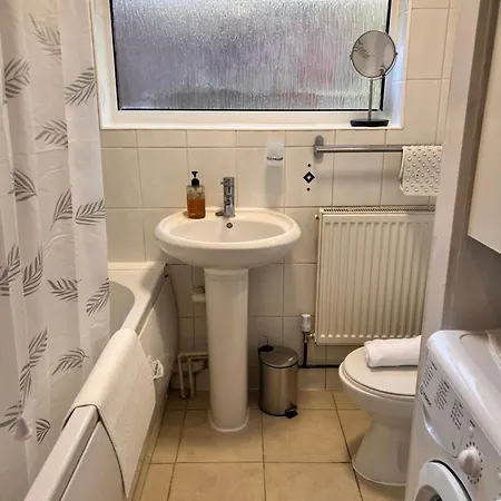 Visit Luton With This 2 Bedroom Rental - Sleeps 6 Exterior foto