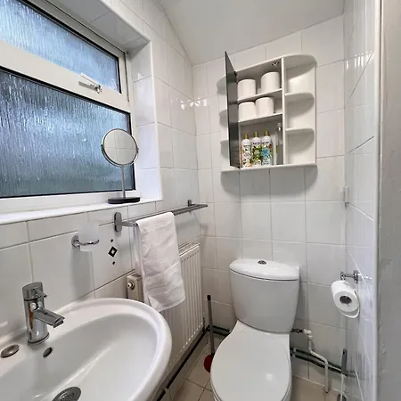 Visit Luton With This 2 Bedroom Rental - Sleeps 6 Exterior foto