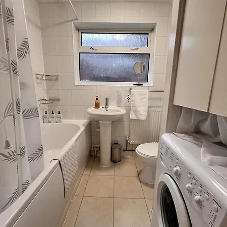 Visit Luton With This 2 Bedroom Rental - Sleeps 6 Exterior foto