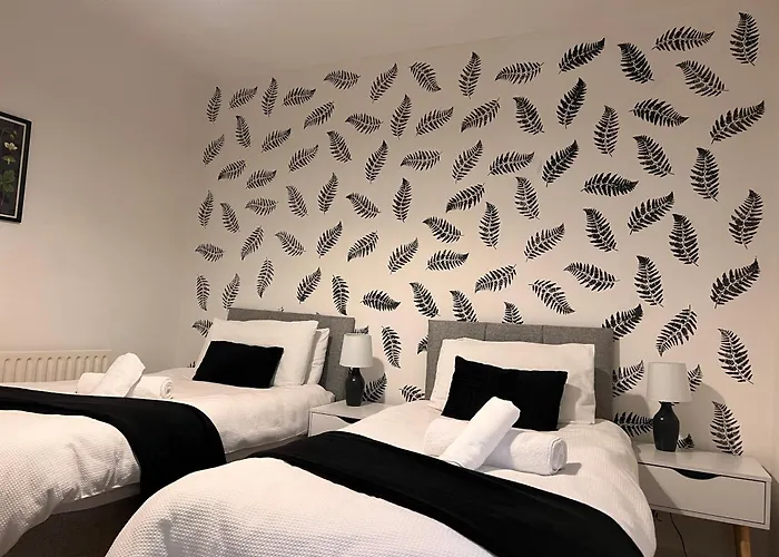 Visit Luton With This 2 Bedroom Rental - Sleeps 6