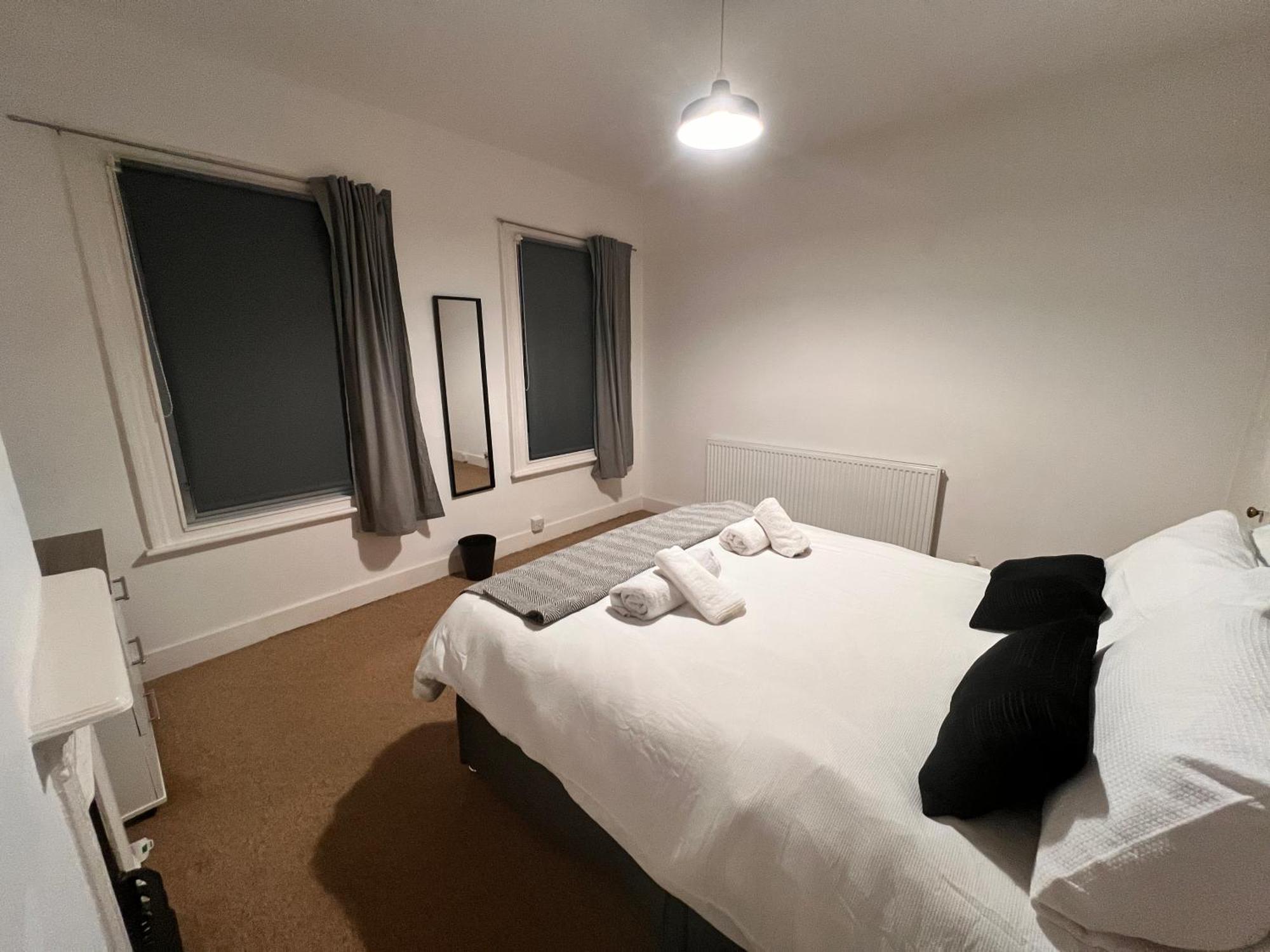 Visit Luton With 2 Bedroom - Sleeps 6 * Luton (Bedfordshire)