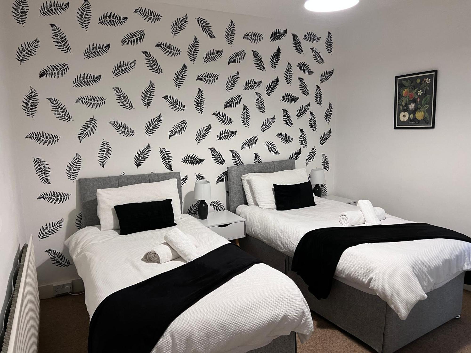 Visit Luton With 2 Bedroom - Sleeps 6 Holiday home Luton (Bedfordshire)
