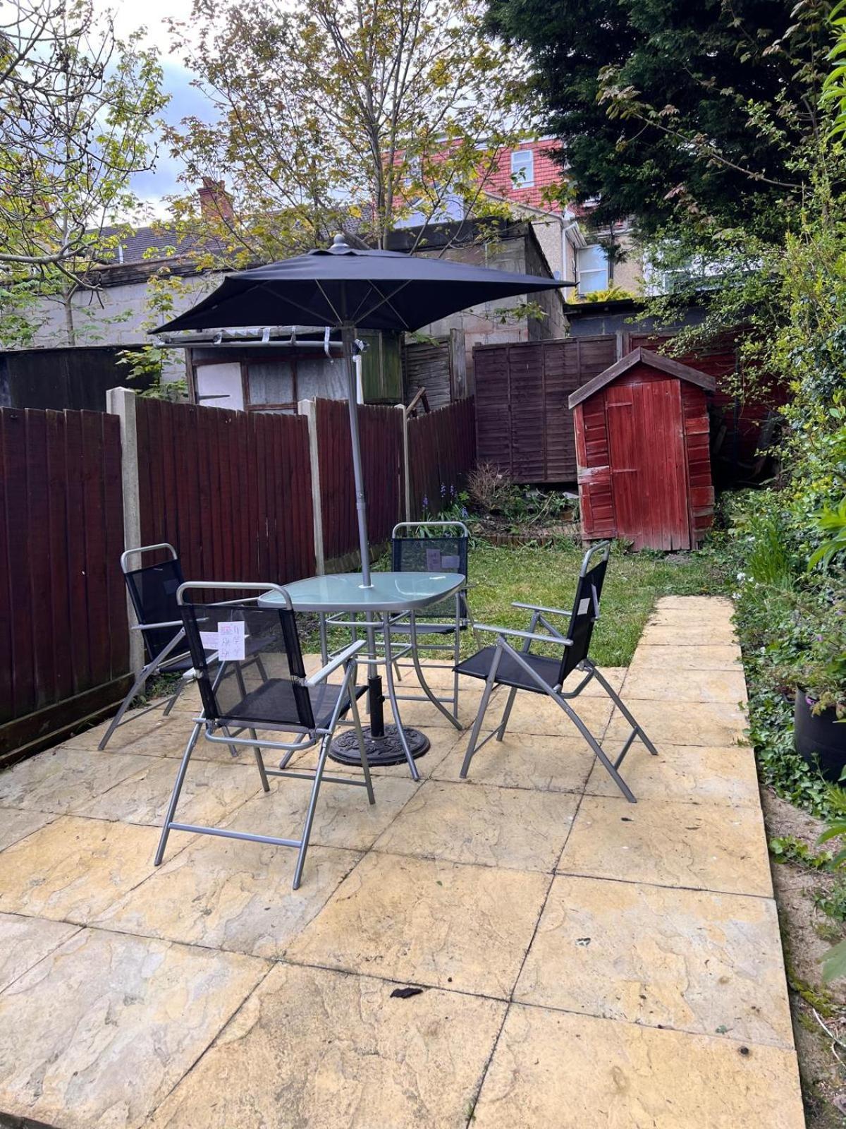 Visit Luton With 2 Bedroom - Sleeps 6