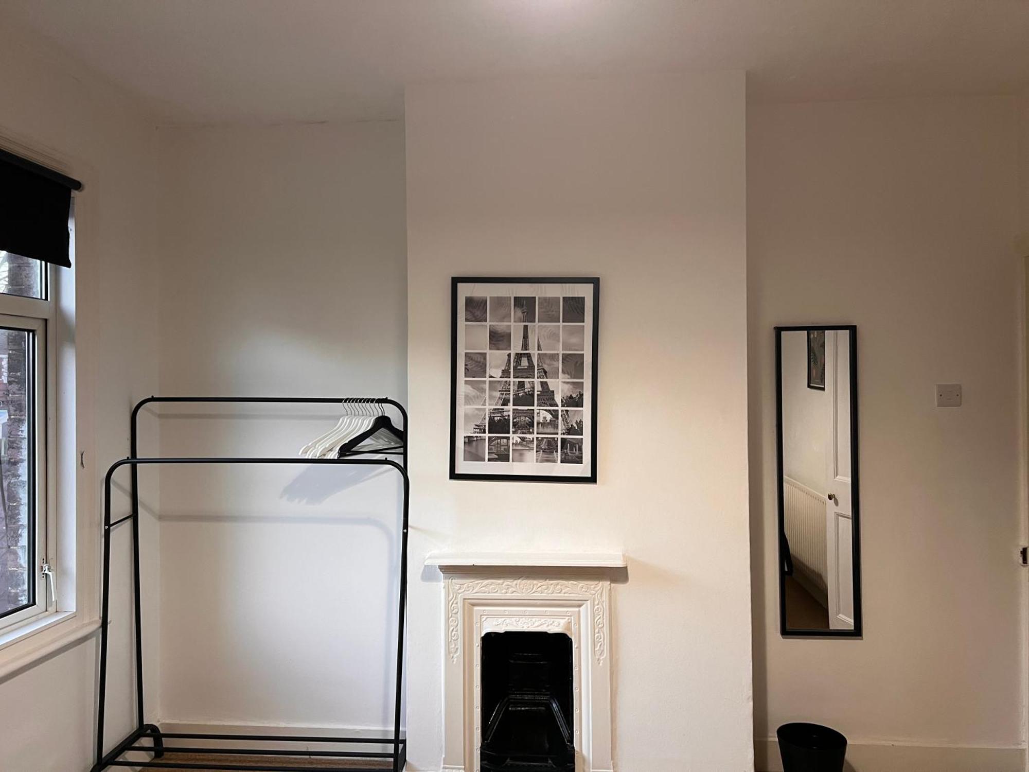 Visit Luton With 2 Bedroom - Sleeps 6 Luton (Bedfordshire)